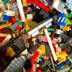 LEGOs: Large mix of various sets! Per pound.